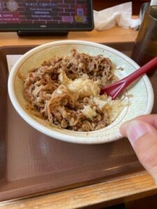 うわぁぁぁぁぁ「すき家」牛丼に髪の毛混入！