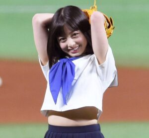 橋本環奈が中秋の名月にご褒美ショット！「団子より環奈ちゃん！」