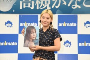 ラブライブ！サンシャイン!!　声優の高槻かなこ、初写真集で初水着！！