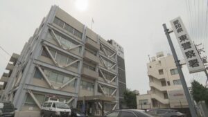 「おしり見せて仲良し！」おしり見せてフリフリして、