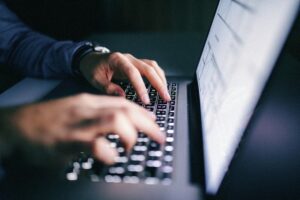 「お試し無料」広告、トラップか...