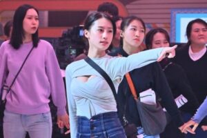 「不適切にもほどがある」目のやり場困る女性服が、