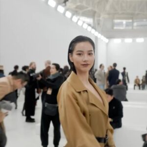 のん、胸元あらわな衣装で魅了「神がかり的にキレイ」