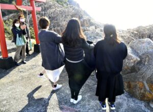 スカートめくり上げ「大漁ーっ！」祈願って！？