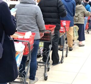 どうリアクションする？　レジや順番待ちで割り込まれたら、