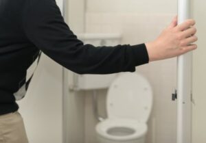 男性が間違えて入ったトイレ「女性用」…犯罪に！？