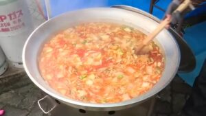 25種類の食べ比べを！「豆乳キムチ鍋」「カレー鍋」など、