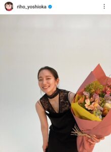 フロントざっくり大胆！前かがみで美ボディー「アングルが」「ズルい」