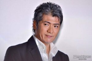 吉川晃司が外傷性白内障の手術を、